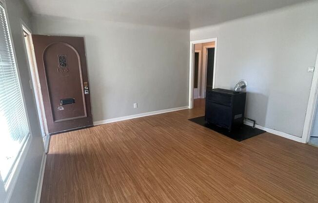 2 beds, 1 bath, 800 sqft, $1,495