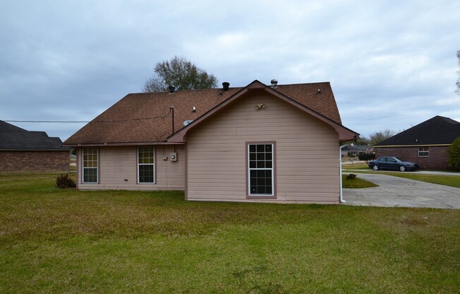 4 beds, 2 baths, $1,525