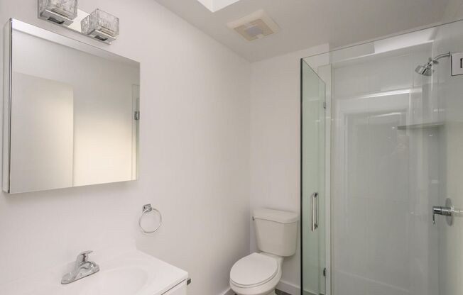 2 beds, 2 baths, $4,650, Unit 204