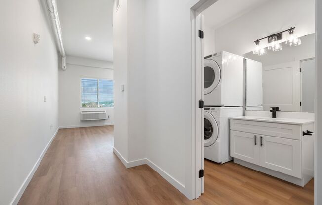 Studio, 1 bath, 351 sqft, $1,199, Unit 119