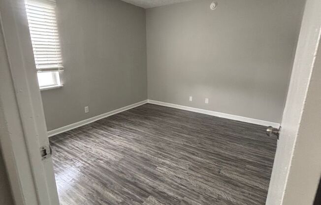 3 beds, 2 baths, 1,230 sqft, $975