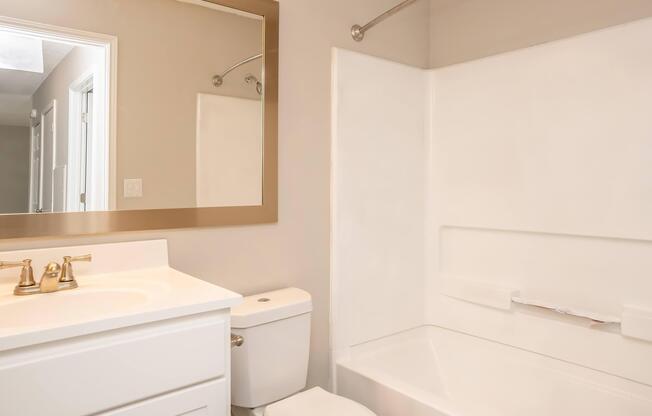 3 beds, 2 baths, 1,096 sqft, $1,550