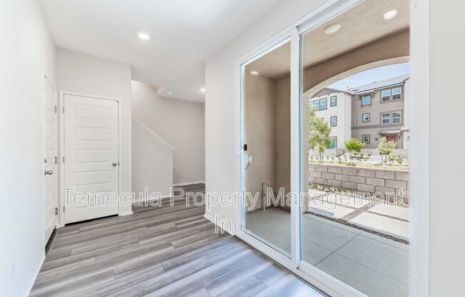 28048 OAKDALE DR