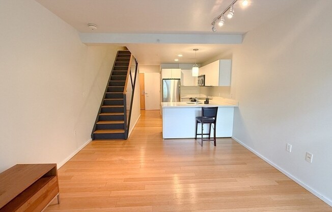 1 bed, 1.5 baths, 948 sqft, $3,800, Unit 127