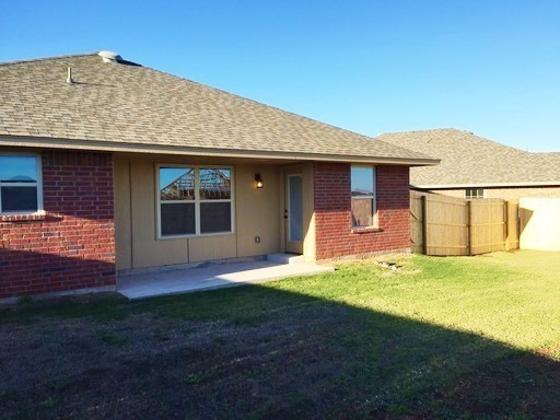 3 beds, 2 baths, $1,825