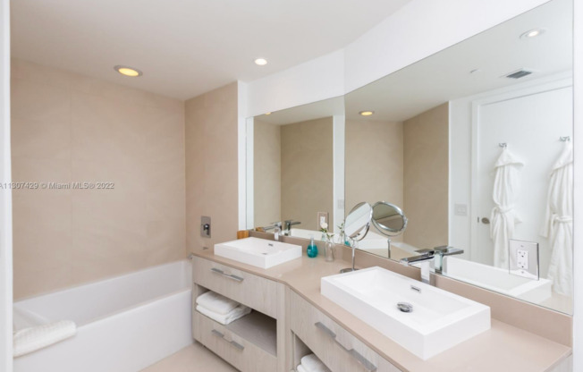 2 beds, 2 baths, $7,500, Unit # 3302