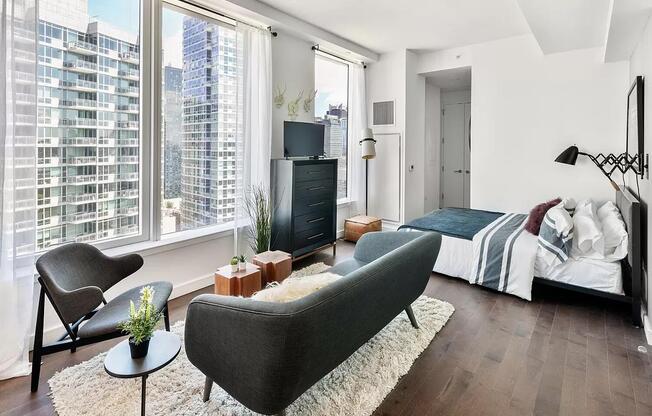525 W 36 ST