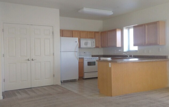 1210 WALNUT AVE