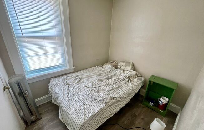 1 bed, 1 bath, $850, Unit 14
