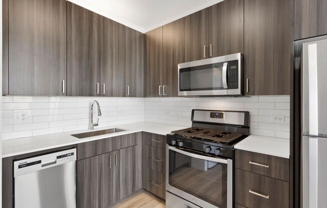 Studio, 1 bath, 360 sqft, $1,650, Unit 409