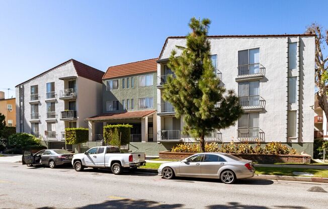 Canterbury Apartments...Newly Remodeled Bedrooms...Modern Flooring...Brand New fixtures...CALL NOW!