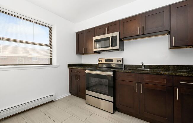 2 beds, 1 bath, 900 sqft, $1,495, Unit 7700 - 319