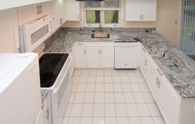 2 beds, 2 baths, 1,087 sqft, $2,695, Unit 7J