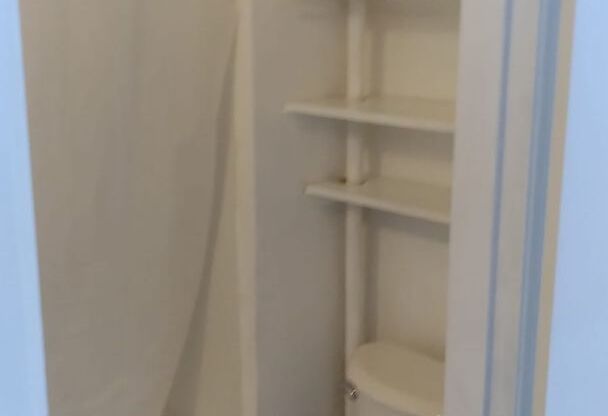 1 bed, 1 bath, 230 sqft, $675, Unit 208