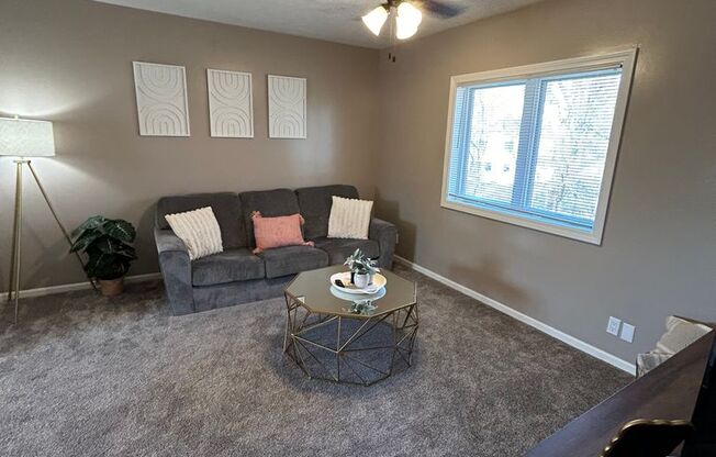 2 beds, 1.5 baths, 680 sqft, $949, Unit 8534