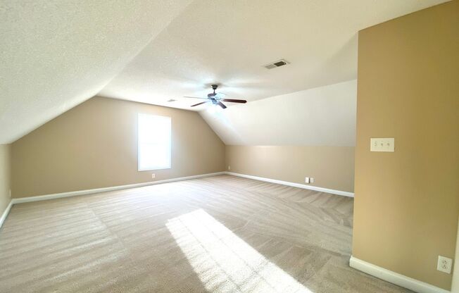 3 beds, 2 baths, $1,895, Unit # JO CT