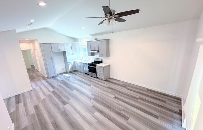 Spacious 3bd/2ba detached REAR home/unit in Lake Balboa!