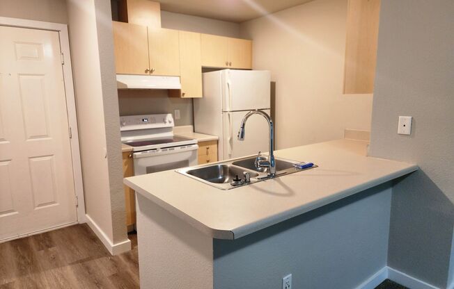 2 beds, 1 bath, $1,725, Unit #204