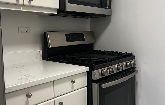 Studio, 1 bath, 636 sqft, $4,600, Unit 5O