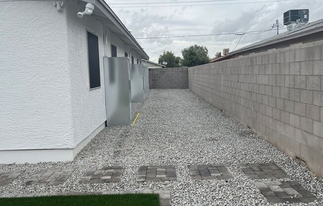 2 beds, 1 bath, 740 sqft, $1,225, Unit 2912 E Roeser Rd. #2