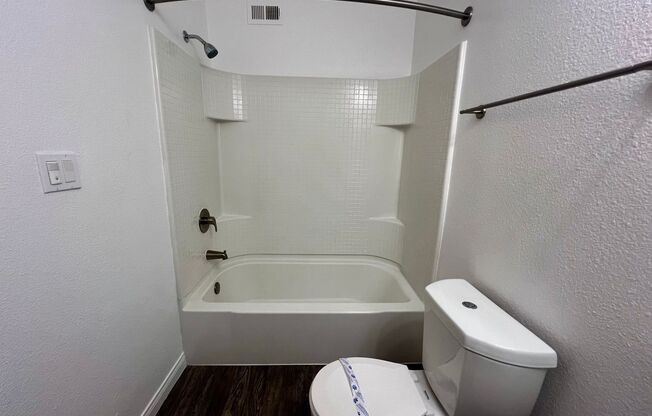 2 beds, 1.5 baths, 900 sqft, $2,885, Unit F20
