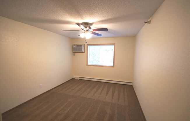 2 beds, 2 baths, 915 sqft, $1,695, Unit 318