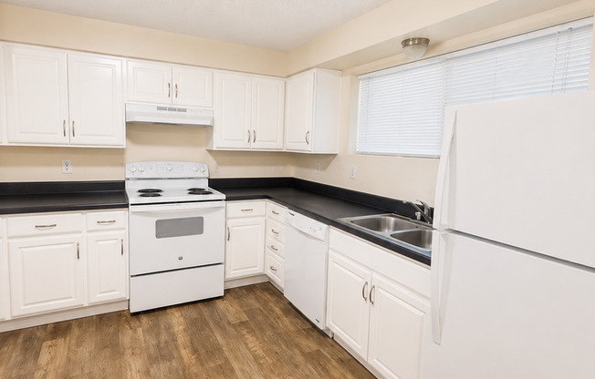 2 beds, 1 bath, $1,150, Unit B