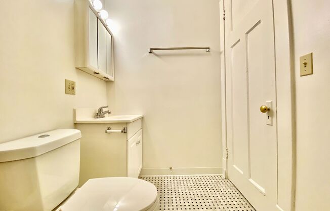 Studio, 1 bath, 407 sqft, $1,350, Unit 101