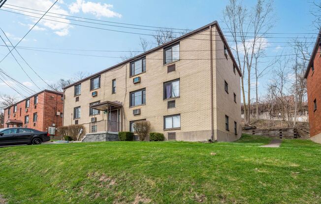 2 beds, 1 bath, 850 sqft, $949, Unit 10609 Lindberg Ave. B1 - Apt. 1