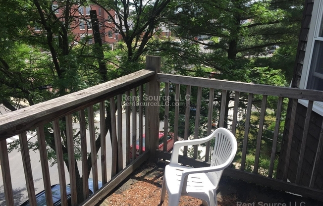 3 beds, 1 bath, 1,043 sqft, $3,000, Unit 2L