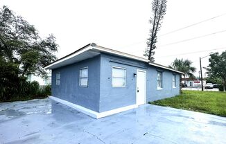 FIRST MONTHS RENT FREE!!! 3/1 HOME IN FT. MYERS, FL!