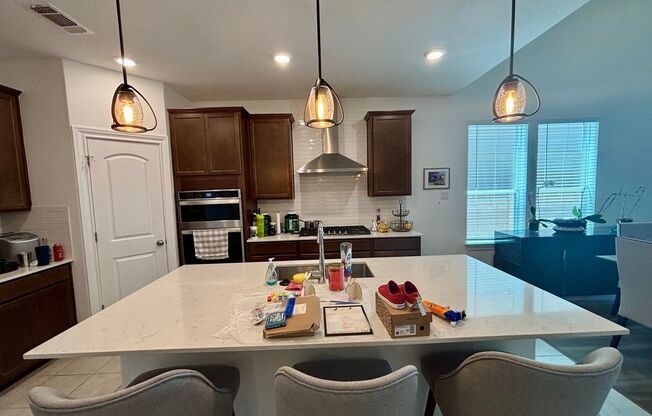 Large Home in Leander!