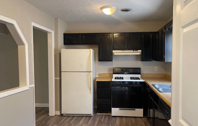 Affordable 2 Bedroom, 2.5 Bath in Prime Stockbridge Location!!
