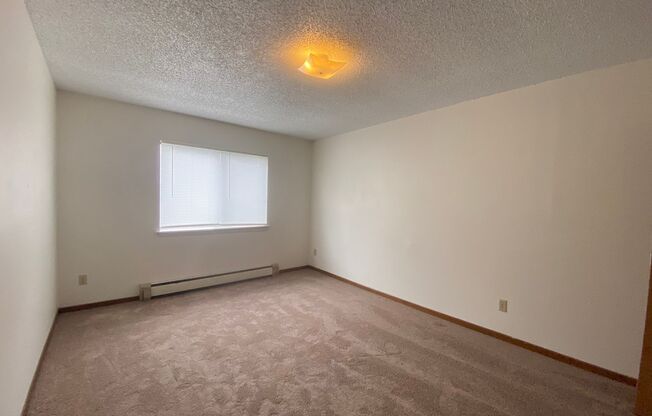 2 beds, 1 bath, $1,100, Unit #11