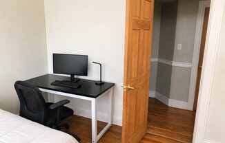3 beds, 1 bath, 700 sqft, $2,800, Unit 2