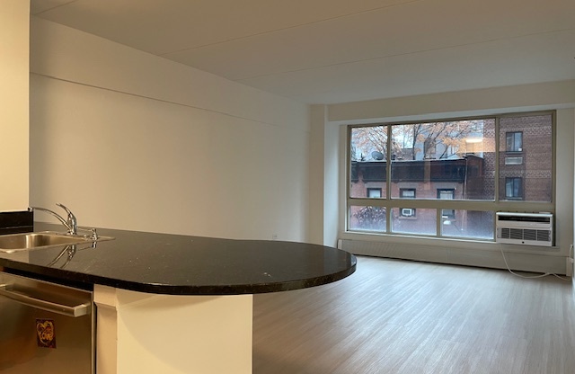 1 bed, 1 bath, $4,200, Unit 4C