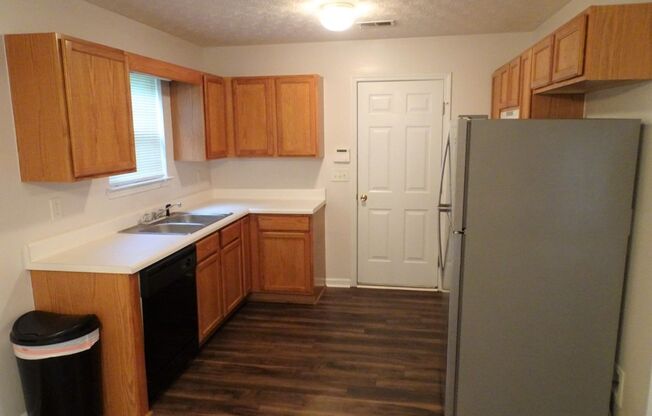 3 beds, 2 baths, $1,650