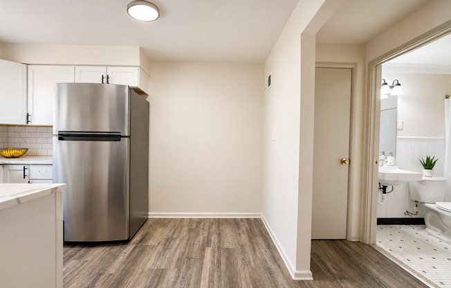1 bed, 1 bath, 650 sqft, $950, Unit 2819-B
