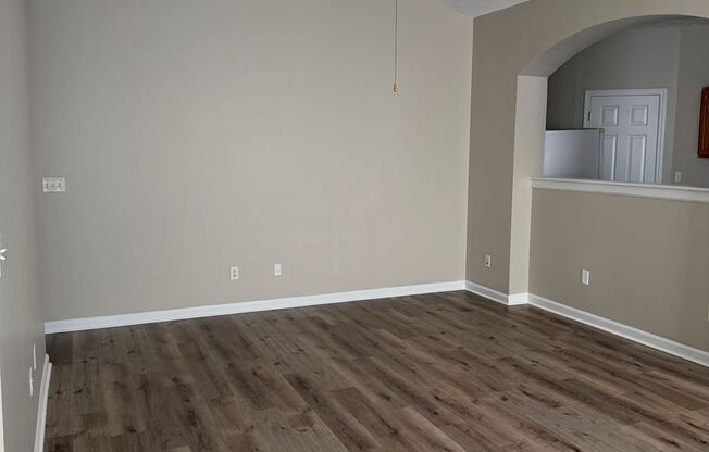 5 Bedroom/3 Full Bedroom New Carpet and Paint