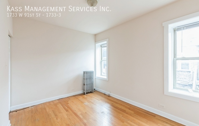 1733 W 91 ST
