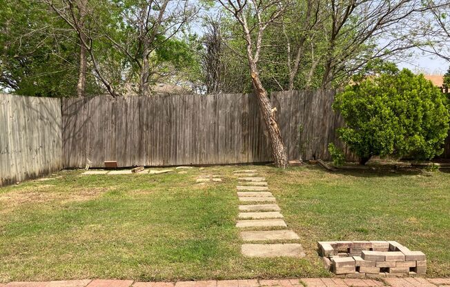 AVAILABLE NOW! NICE 3 BEDROOM HOME LOCATED IN WATAUGA, TEXAS!