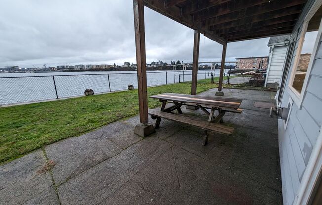 2-Bedroom Waterfront Home in Manette