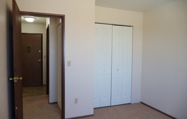 2 beds, 1 bath, 700 sqft, $755, Unit 705-24