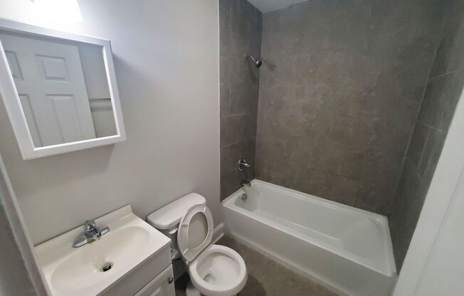 2 beds, 1 bath, $950