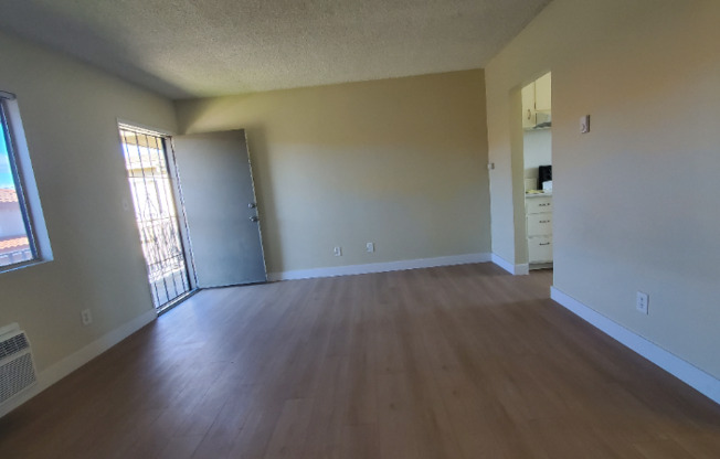 1230 W HILLANDALE AVE