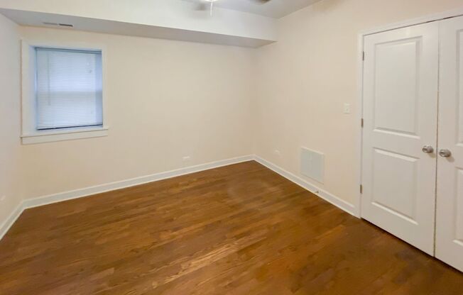 3 beds, 2 baths, 1,270 sqft, $3,100, Unit 1827L-G