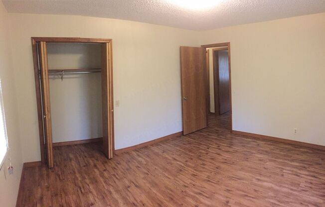 3 beds, 2 baths, $1,395