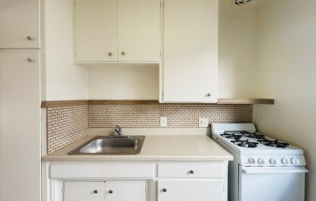 1233 N Ardmore Ave Apartments