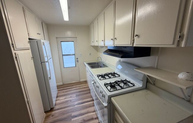 2 beds, 2 baths, 800 sqft, $2,999, Unit 10