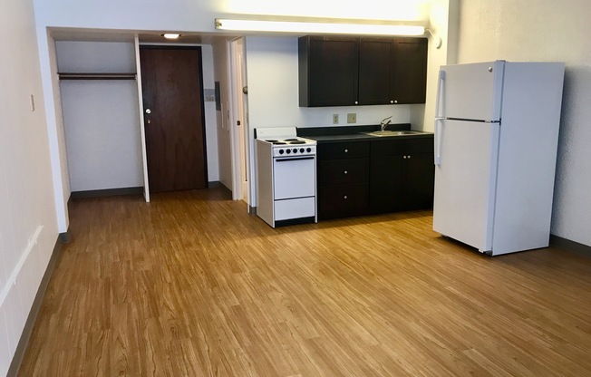 1 bed, 1 bath, 400 sqft, $1,165, Unit 305